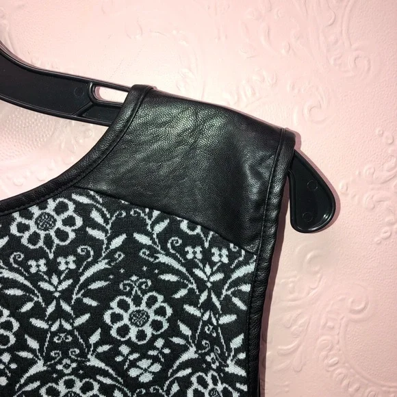 IVY BEAU sleeveless dress flower print leather shoulders (faux) black an… - Picture 4 of 11